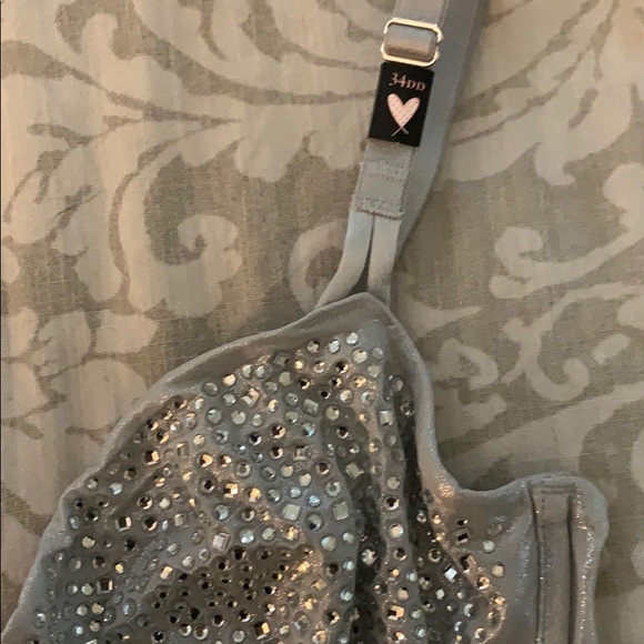 VS Limited Edition Unlined Bra - Picture 2 of 5
